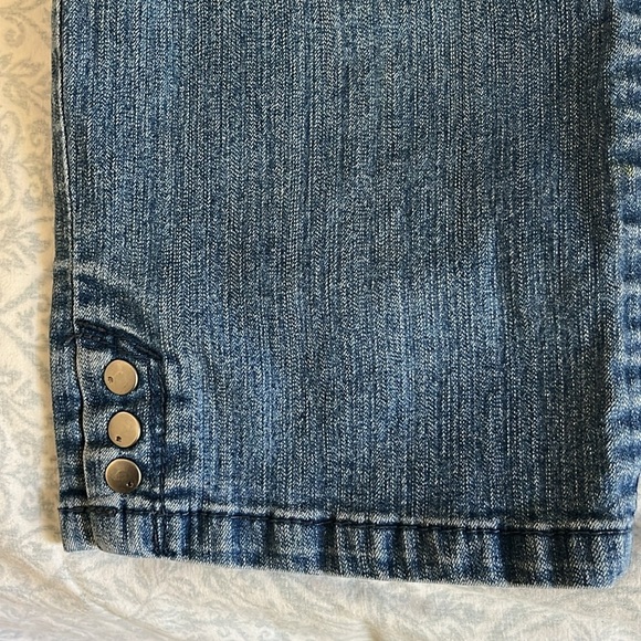 Gloria Vanderbilt Women's Capri Jeans  Sparkly Pocket Details Size 8 - Picture 10 of 10